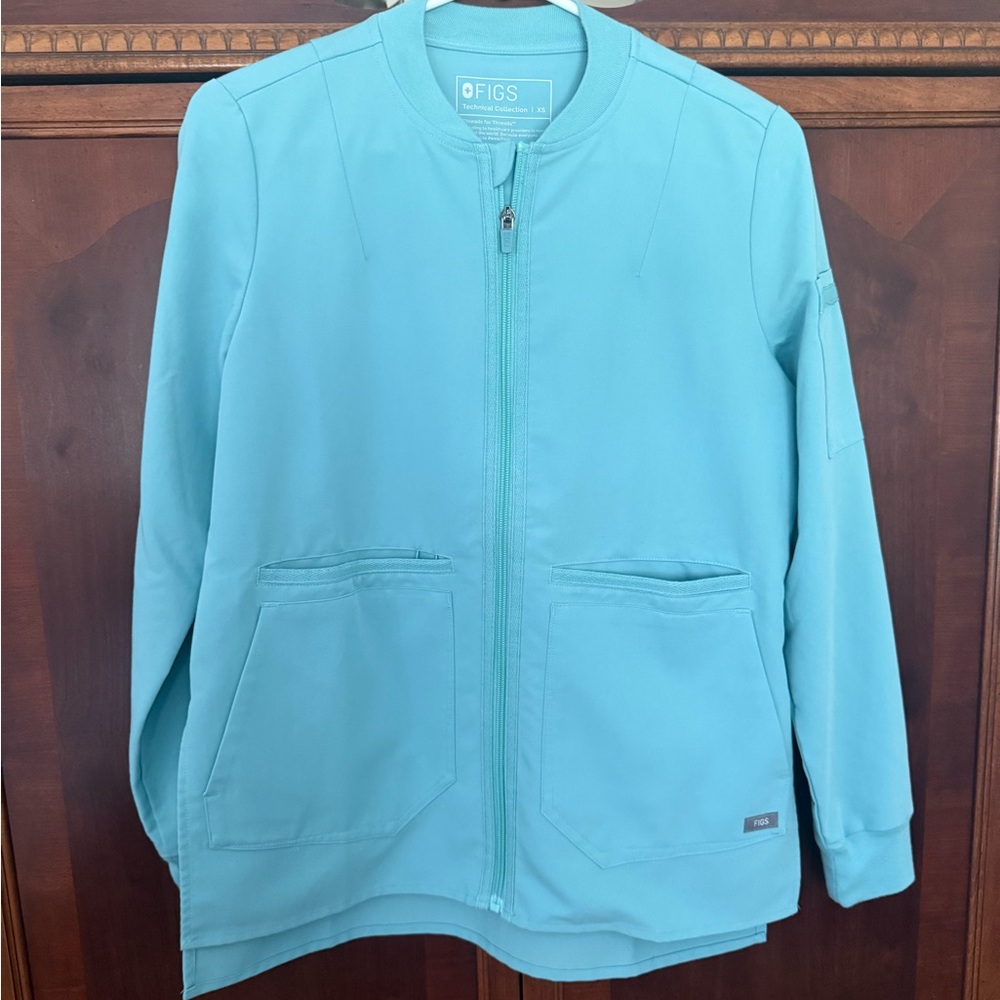 Figs Women's Scrub Jacket in Seaglass
